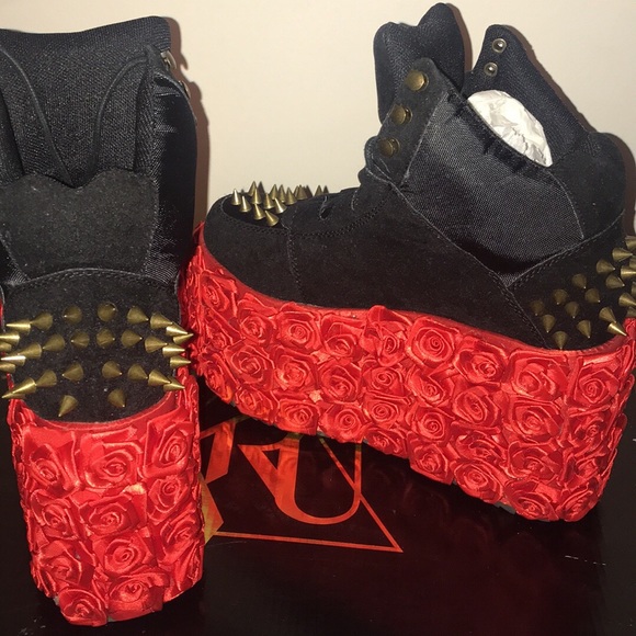 ❤️ Rose Qozomopolitan🌹 Platforms🖤 | DollsKill - Picture 5 of 5
